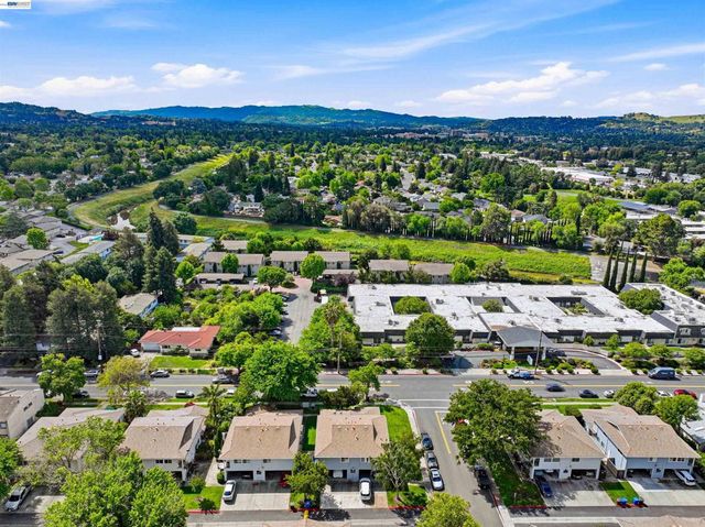1060 Mohr Ln A, Concord, CA 94518