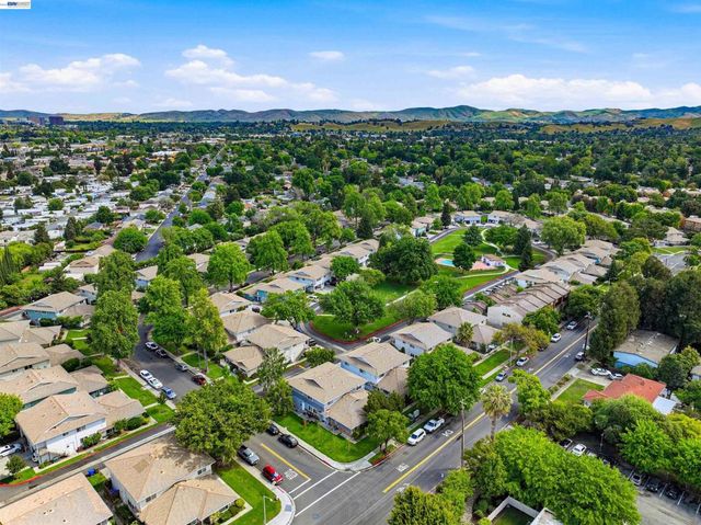 1060 Mohr Ln A, Concord, CA 94518