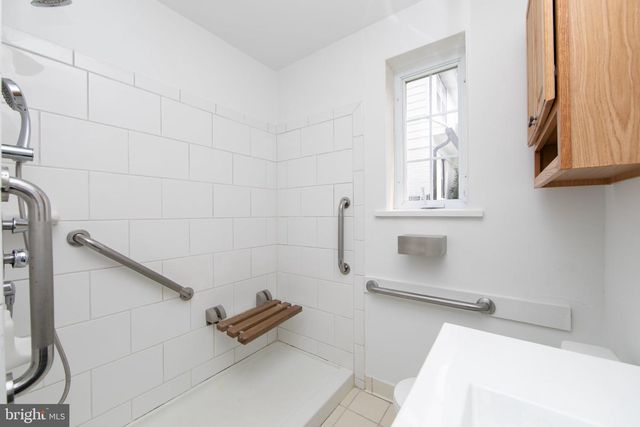 1137 LAKESHORE DR, Haddon Township, NJ 08108