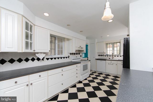 1137 LAKESHORE DR, Haddon Township, NJ 08108
