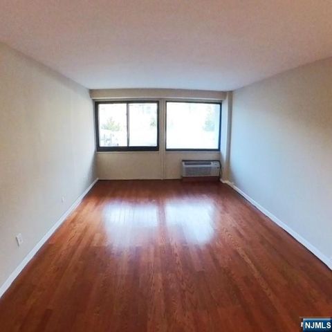 1600 Center Avenue 1D, Fort Lee, NJ 07024