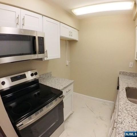 1600 Center Avenue 1D, Fort Lee, NJ 07024