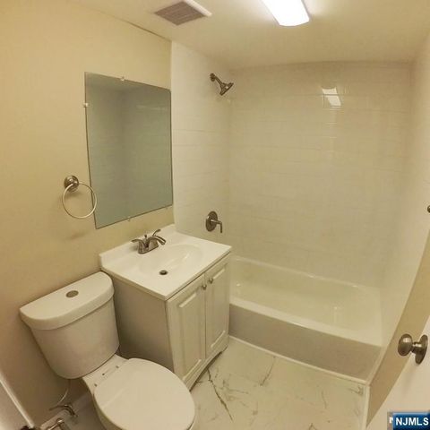 1600 Center Avenue 1D, Fort Lee, NJ 07024