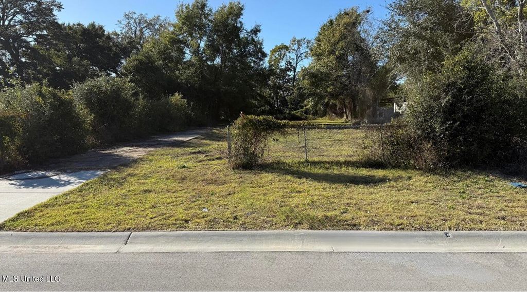 161 Pine Street, Biloxi, MS 39530