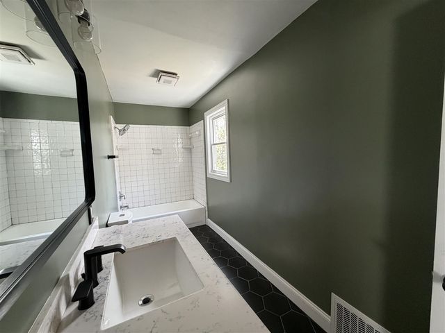 1436 Linwood Street, Grand Rapids, MI 49507