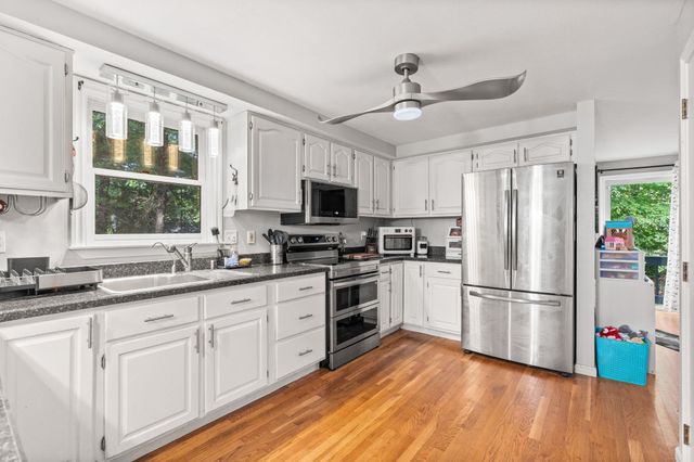 26 Holts Point Road, Hampstead, NH 03841