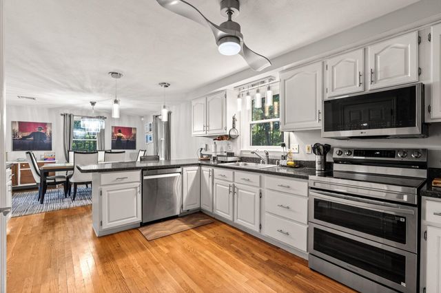 26 Holts Point Road, Hampstead, NH 03841