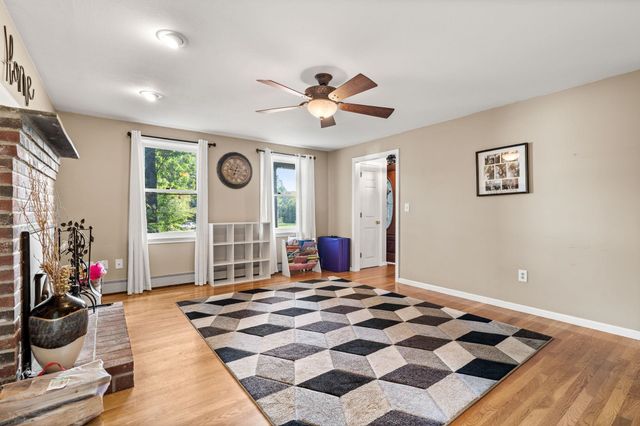 26 Holts Point Road, Hampstead, NH 03841