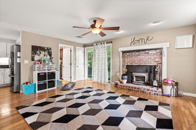 26 Holts Point Road, Hampstead, NH 03841