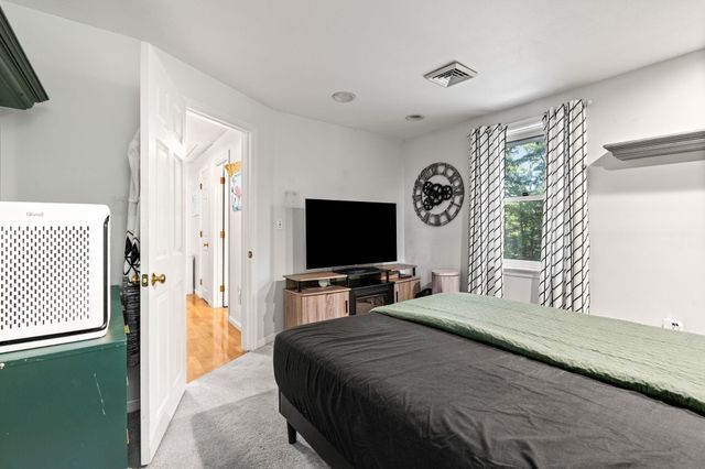 26 Holts Point Road, Hampstead, NH 03841