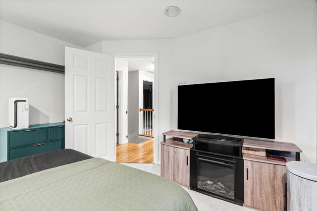 26 Holts Point Road, Hampstead, NH 03841