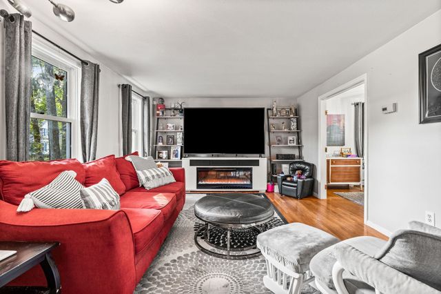 26 Holts Point Road, Hampstead, NH 03841