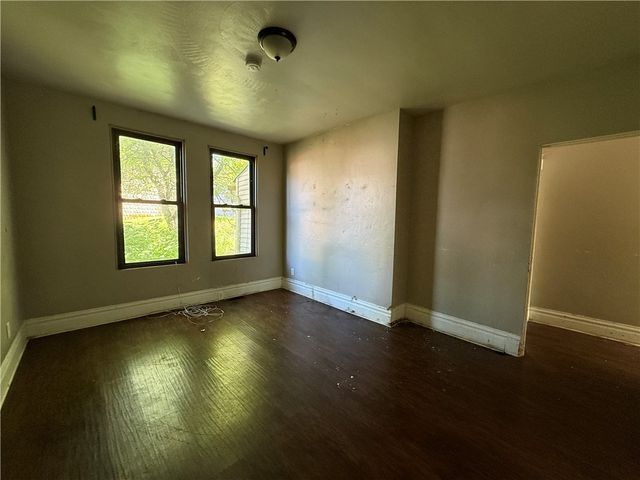 300 Langley Ave, Perry Hilltop, PA 15214