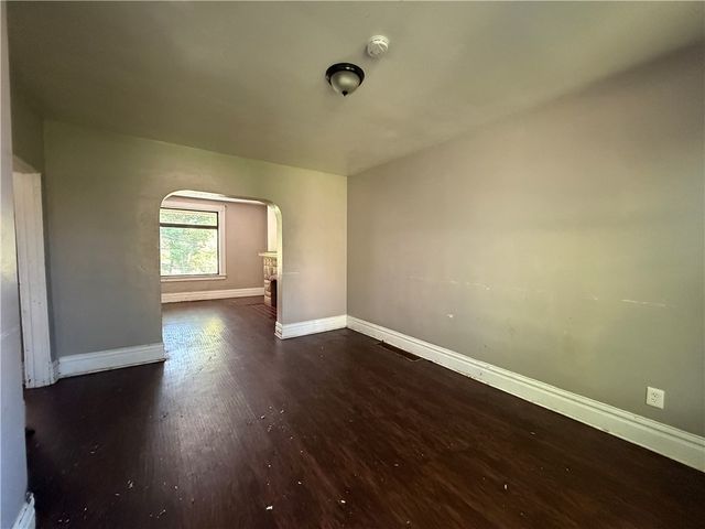 300 Langley Ave, Perry Hilltop, PA 15214