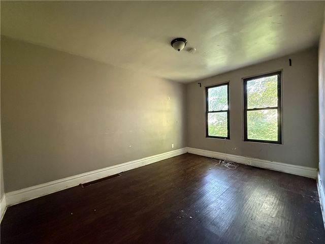 300 Langley Ave, Perry Hilltop, PA 15214