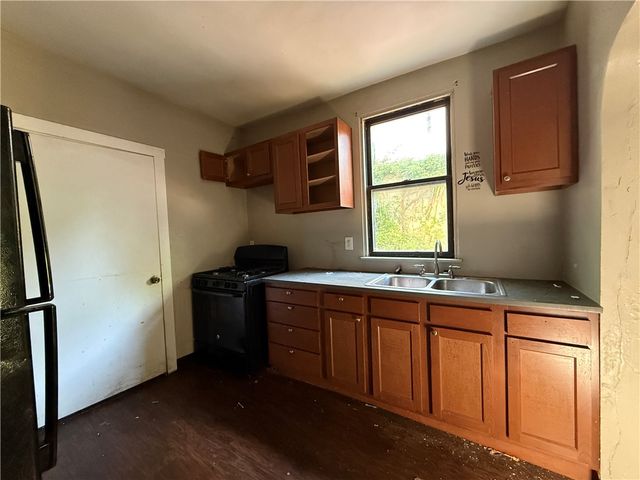 300 Langley Ave, Perry Hilltop, PA 15214