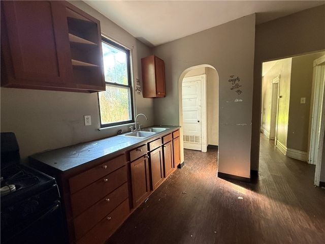300 Langley Ave, Perry Hilltop, PA 15214