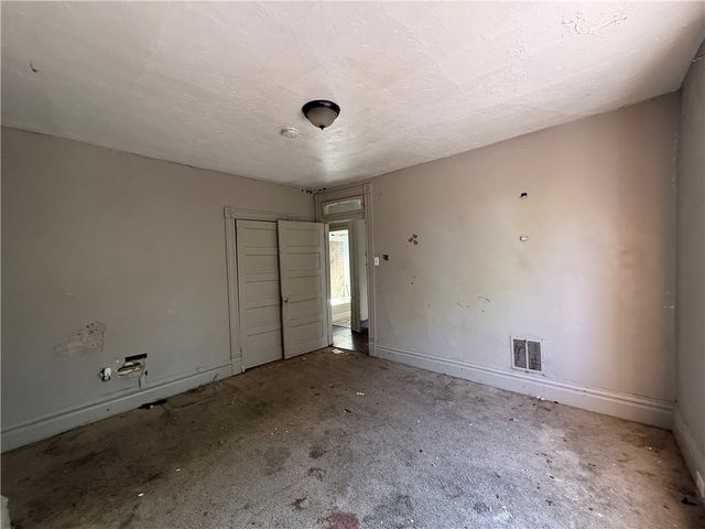 300 Langley Ave, Perry Hilltop, PA 15214