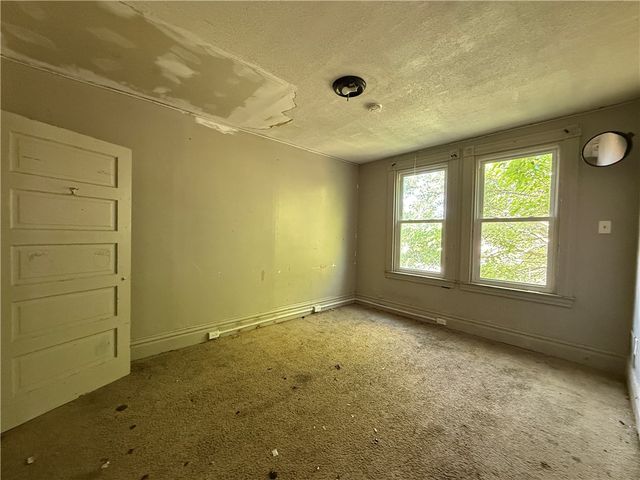 300 Langley Ave, Perry Hilltop, PA 15214