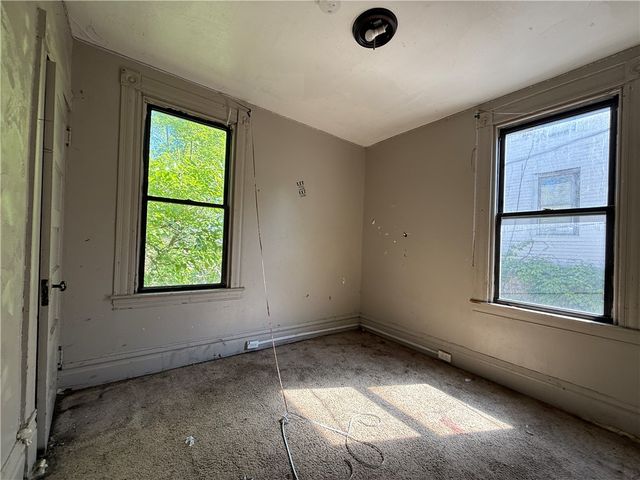 300 Langley Ave, Perry Hilltop, PA 15214