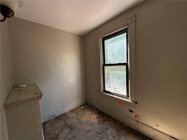 300 Langley Ave, Perry Hilltop, PA 15214