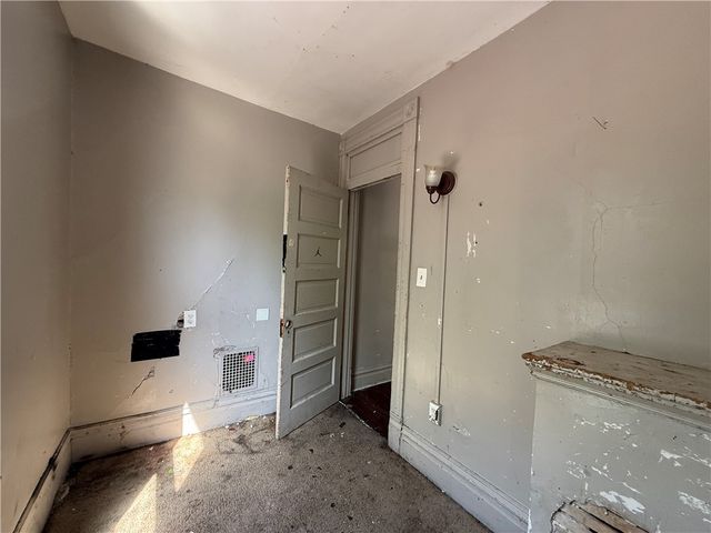 300 Langley Ave, Perry Hilltop, PA 15214