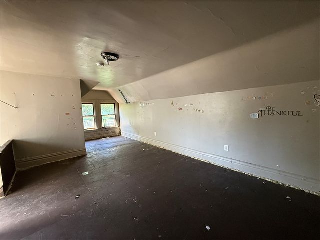 300 Langley Ave, Perry Hilltop, PA 15214