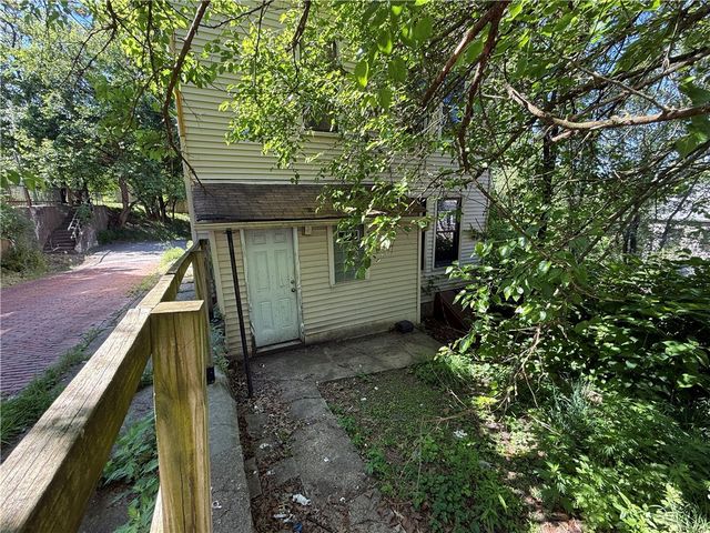 300 Langley Ave, Perry Hilltop, PA 15214