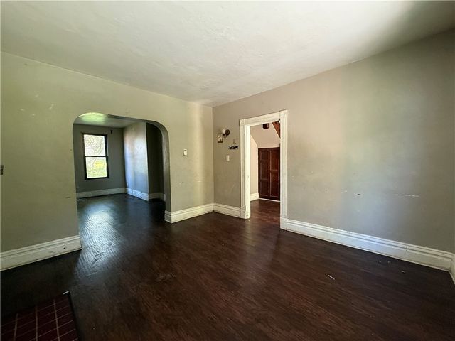 300 Langley Ave, Perry Hilltop, PA 15214
