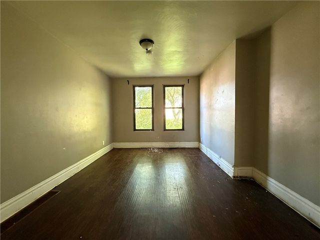 300 Langley Ave, Perry Hilltop, PA 15214