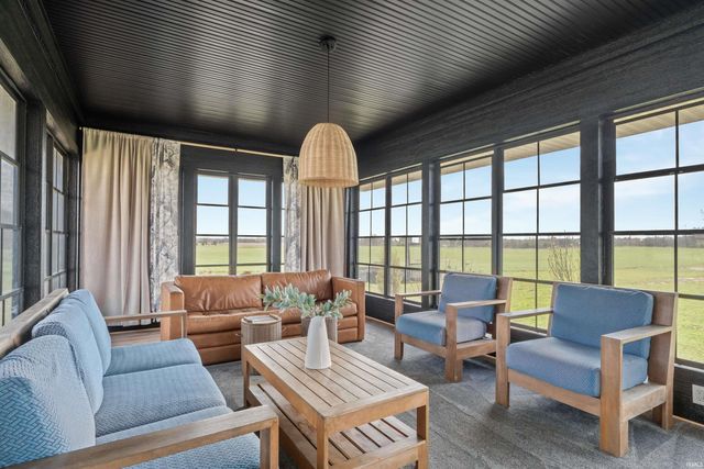 9372 Garman Road, Leo, IN 46765