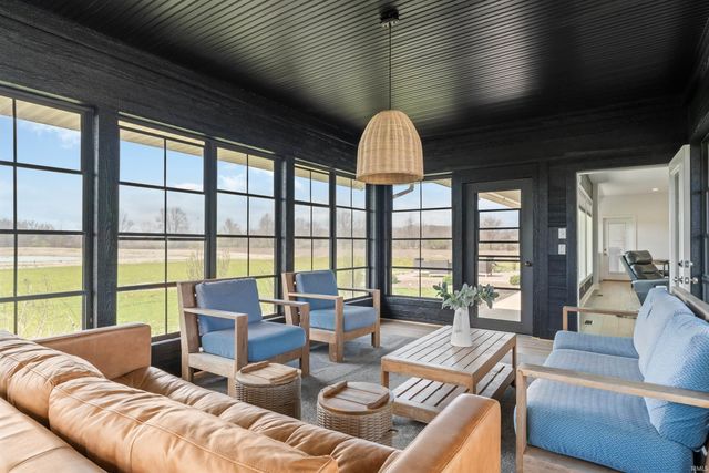 9372 Garman Road, Leo, IN 46765
