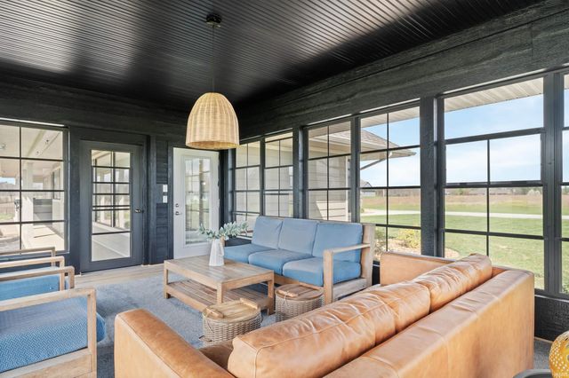 9372 Garman Road, Leo, IN 46765