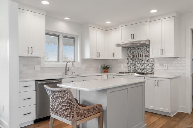 9372 Garman Road, Leo, IN 46765