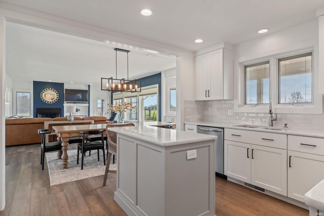 9372 Garman Road, Leo, IN 46765
