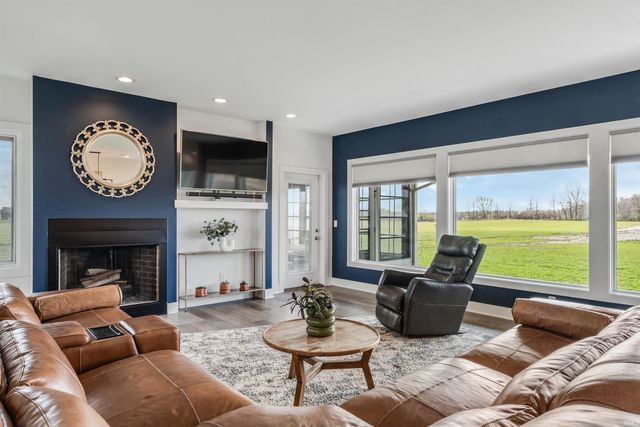 9372 Garman Road, Leo, IN 46765