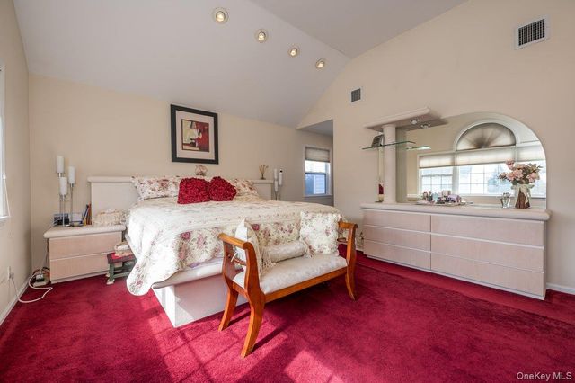 21 Central Court, Carle Place, NY 11514