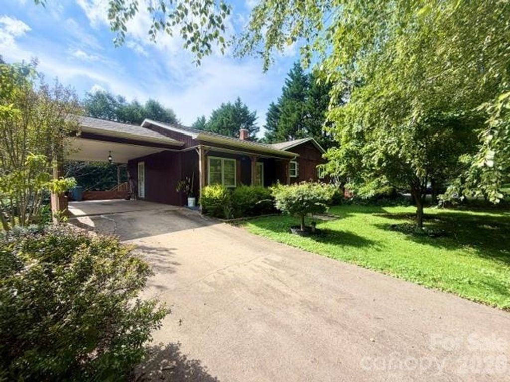 2417 Mt Herman Heights, Hudson, NC 28638