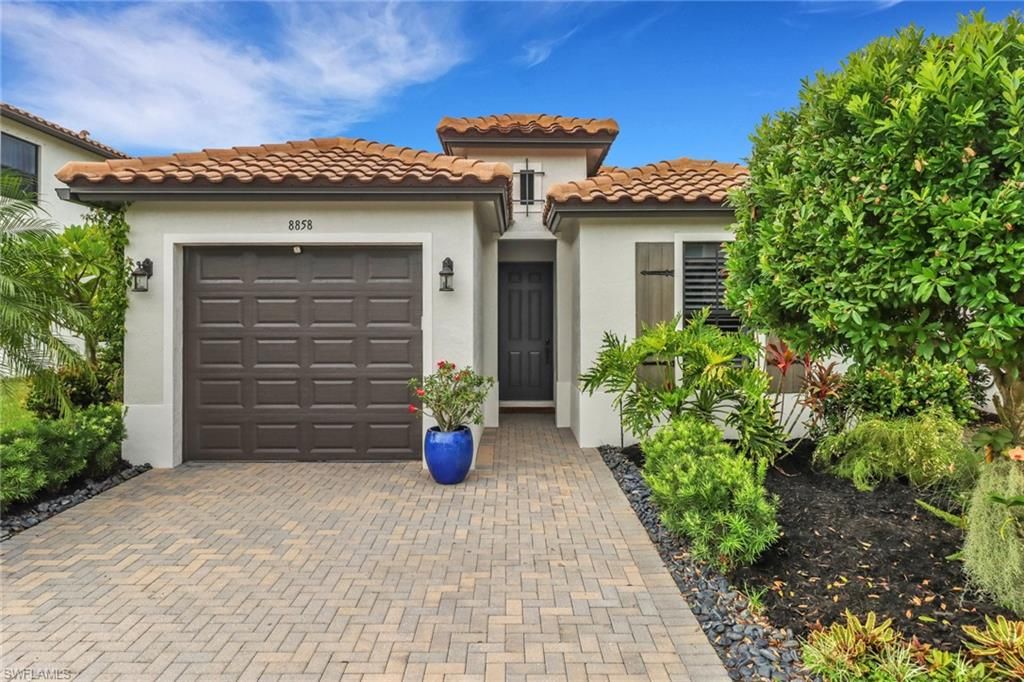 8858 Madrid CIR, Naples, FL 34104