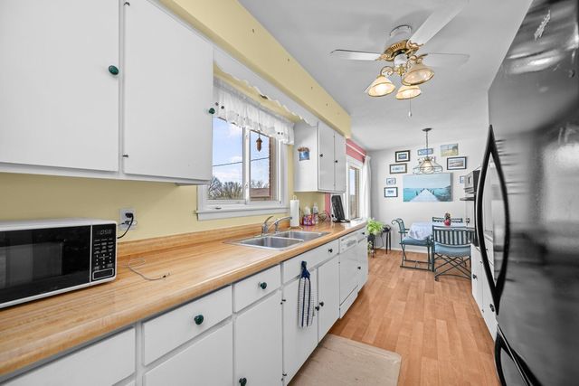 1325 Hillside Drive, Bettendorf, IA 52722