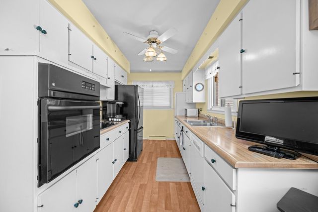 1325 Hillside Drive, Bettendorf, IA 52722