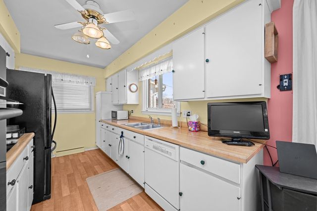 1325 Hillside Drive, Bettendorf, IA 52722