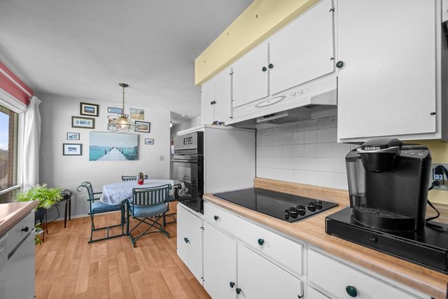 1325 Hillside Drive, Bettendorf, IA 52722