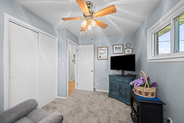 1325 Hillside Drive, Bettendorf, IA 52722