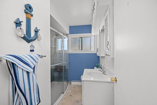 1325 Hillside Drive, Bettendorf, IA 52722