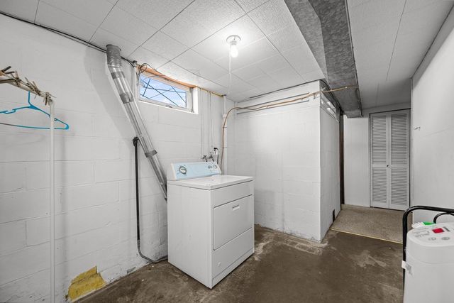 1325 Hillside Drive, Bettendorf, IA 52722