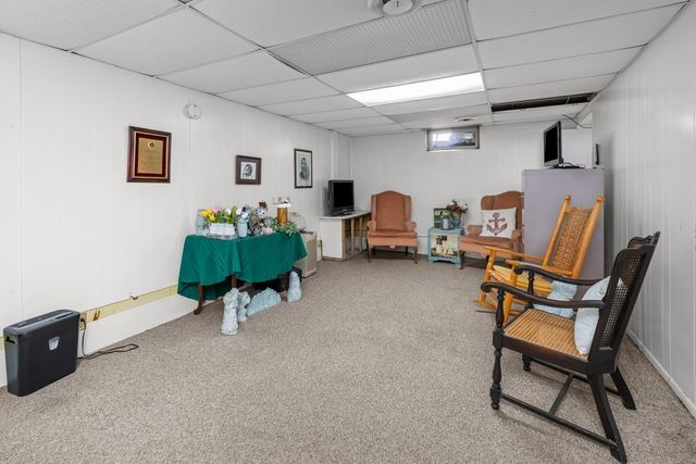 1325 Hillside Drive, Bettendorf, IA 52722