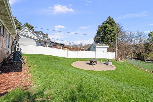 1325 Hillside Drive, Bettendorf, IA 52722