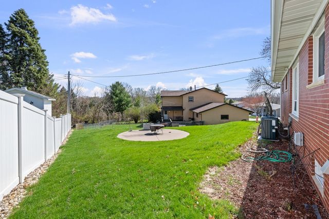1325 Hillside Drive, Bettendorf, IA 52722