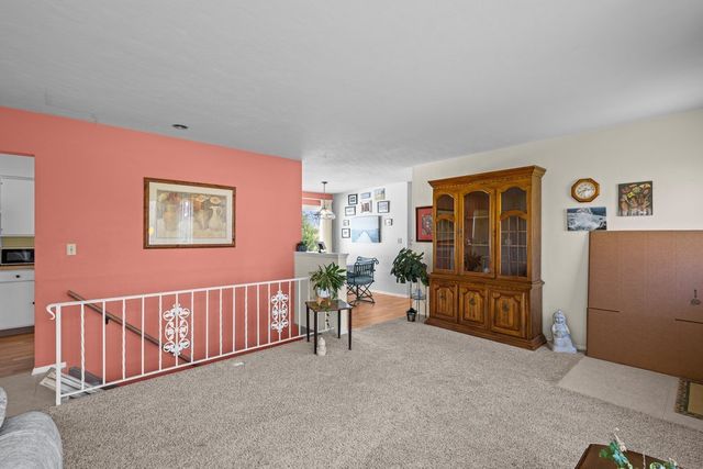 1325 Hillside Drive, Bettendorf, IA 52722